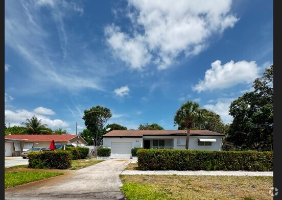 Building Photo - 211 Bayberry Dr Rental