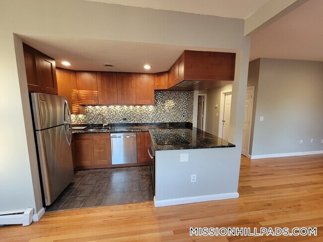390 Riverway Unidad 16