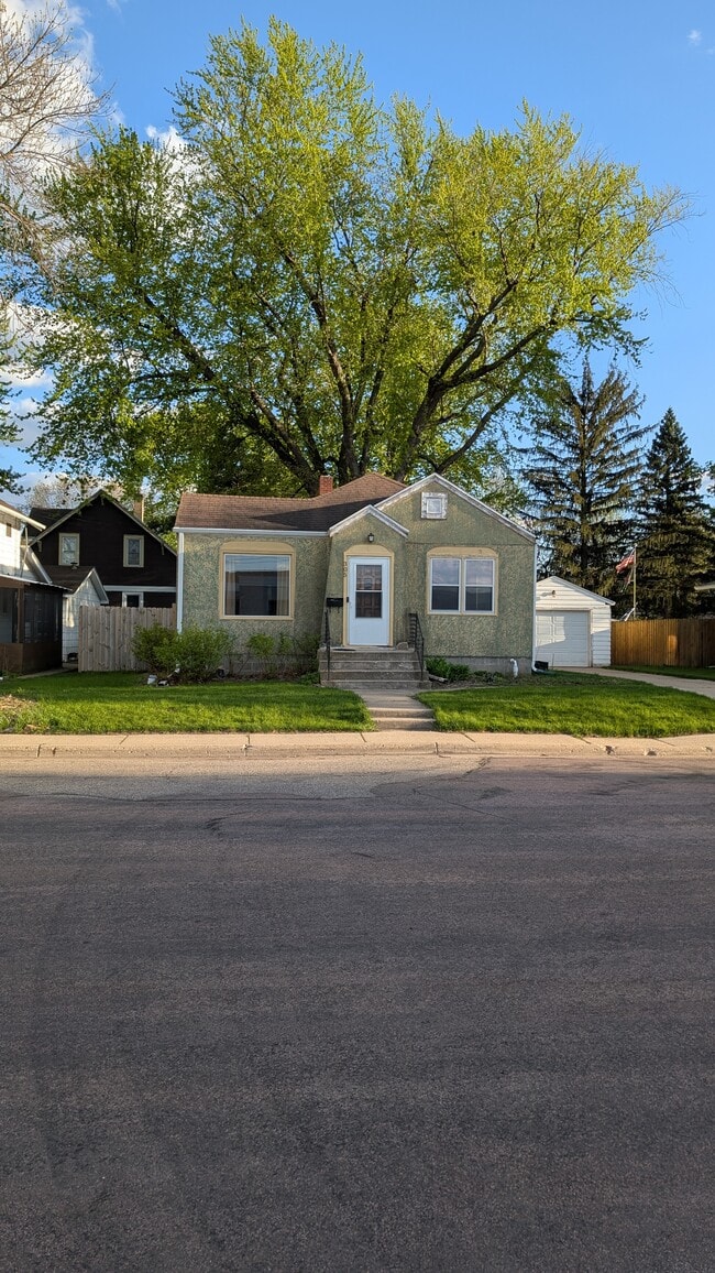 Building Photo - 305 Pierce Ave