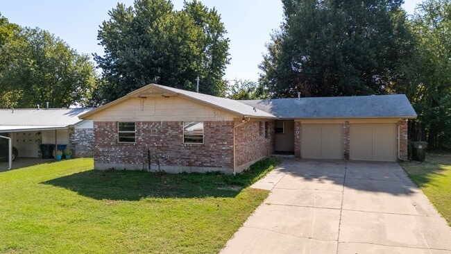 Building Photo - Cute 5 Bedroom House!