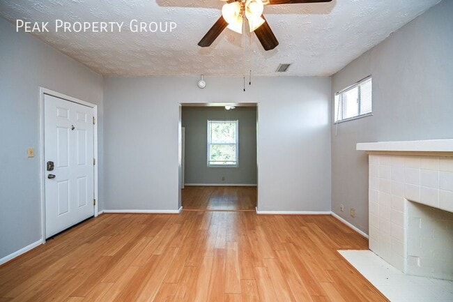 Photo - 2610 Woodburn Ave Unit 4