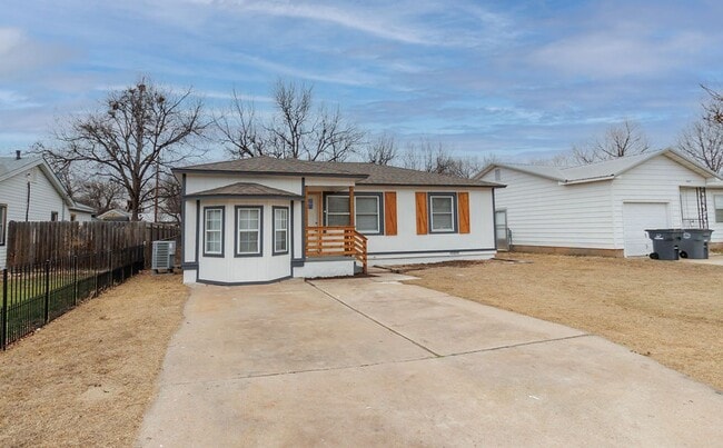 Building Photo - 1809 NW Lincoln Ave