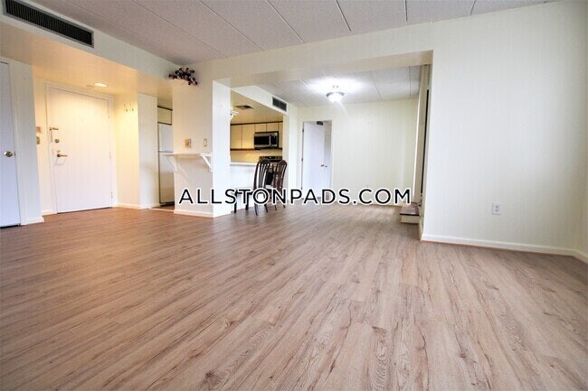 Building Photo - 85 Brainerd Rd Unit 303