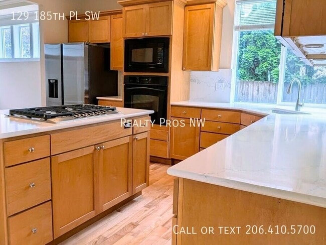 Photo - 129 185th Pl SW