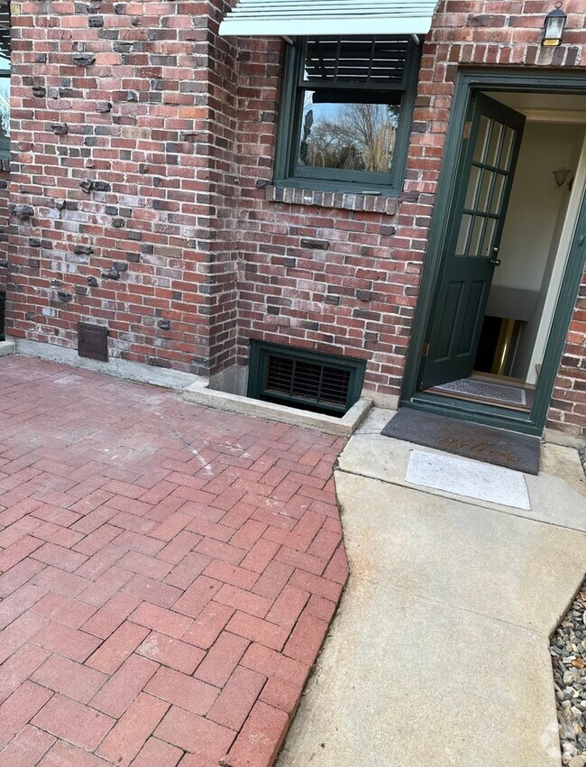 Building Photo - North End Apartment Basement Gem
