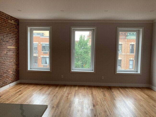 Living room - 166 15th St Unit Third floor