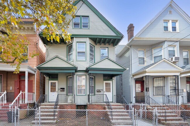 Building Photo - 124 Tuers Ave