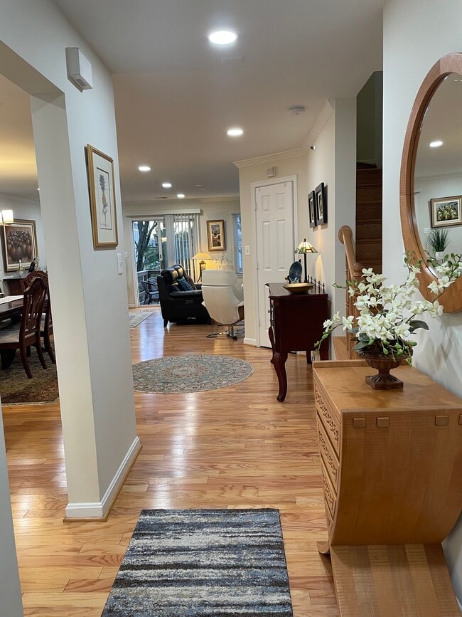 Photo - 203A Locust St SE