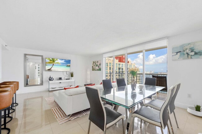 Photo - 1200 Brickell Bay Dr Unidad FL47-ID1323132P