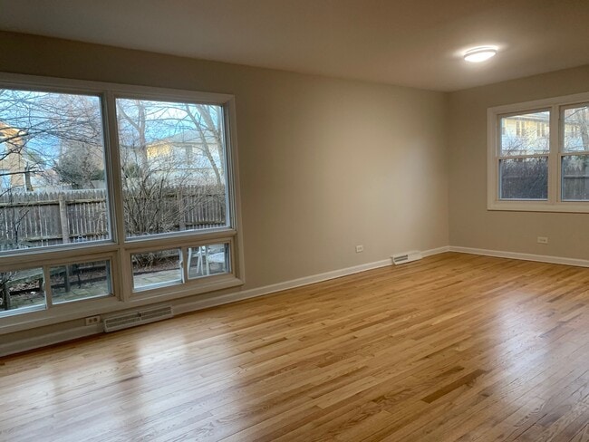 Photo - 822 Skokie Blvd