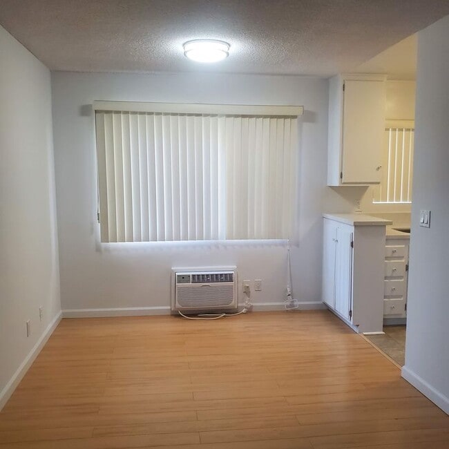 Building Photo - 2212 S Bentley Ave Rental