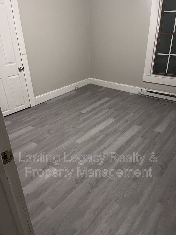 Photo - 438 Crews St
