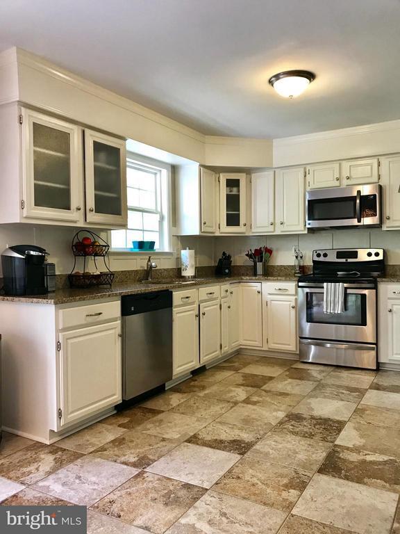 Photo - 8 Plumosa Dr