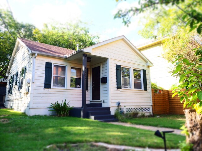Exterior - 1402 Eva St House