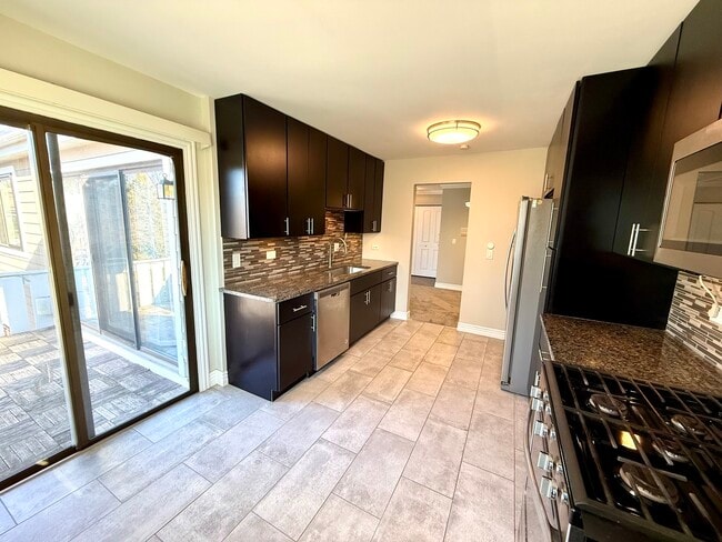 Photo - 298 Maplewood Ct Unit D2