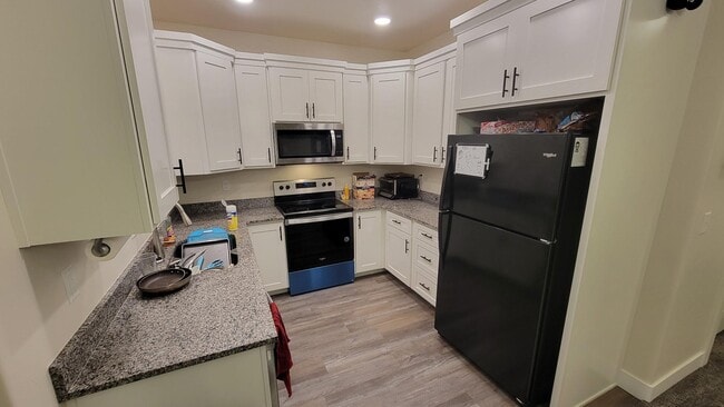 kitchen - 143 W 1525 N Unit MBR1