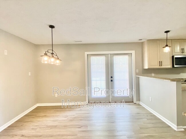 Photo - 709 Chatsworth Dr