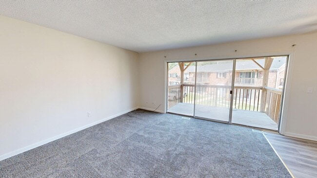 1BR, 1BA - 650 SF - Living Room