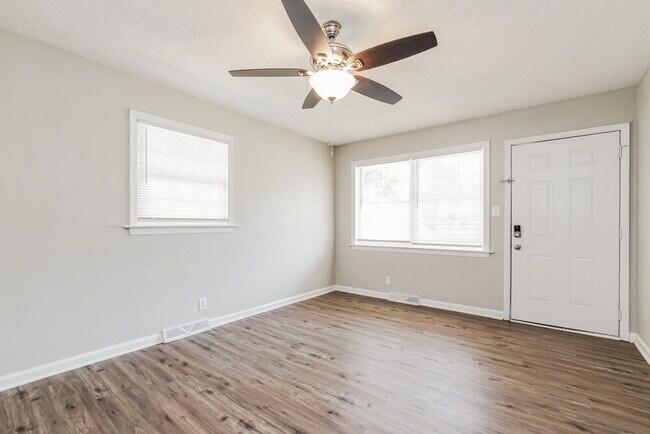 Photo - 304 S Benjamine St