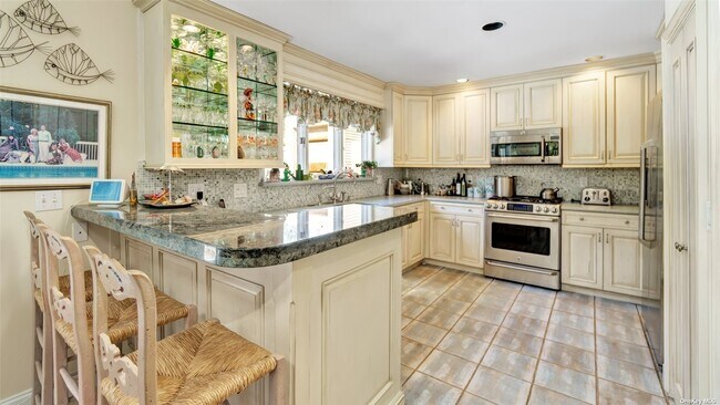 Photo - 7 Deerfield E