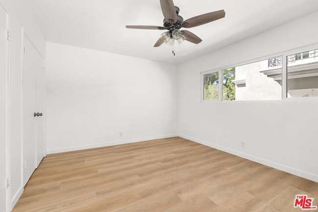 Photo - 340 N Palm Dr Unit 10