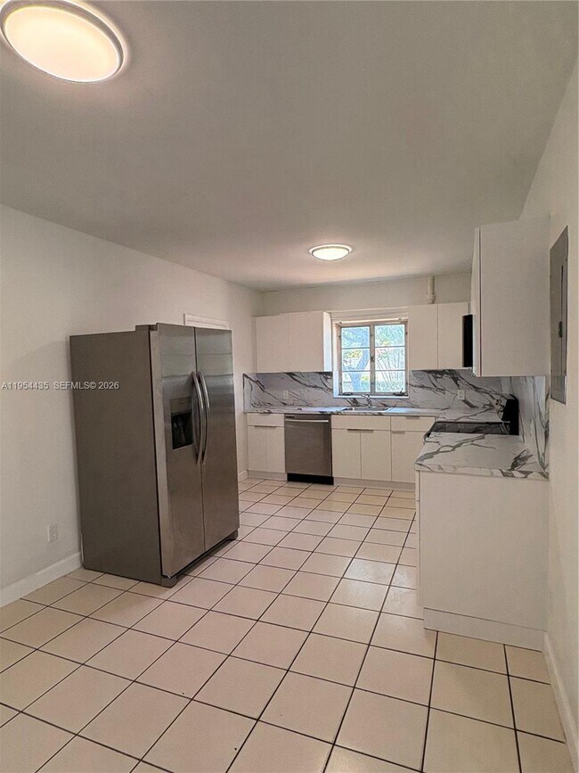 Photo - 2390 NW 30th St Unidad --