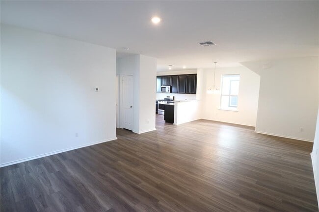 Photo - 444 English Oak St