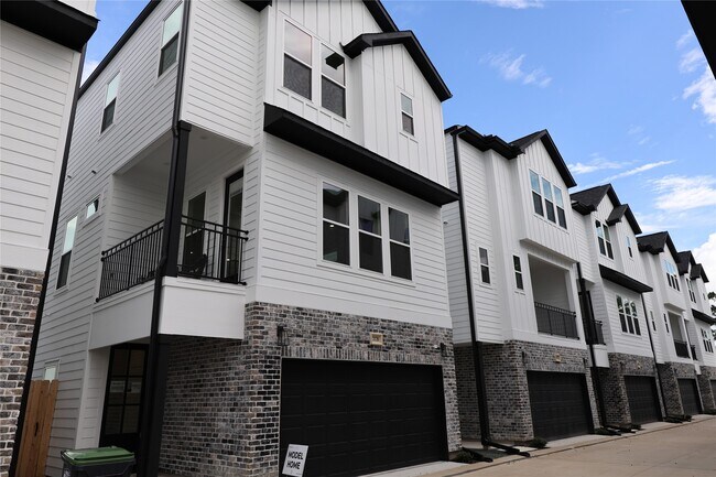 Photo - 717 Marcella St