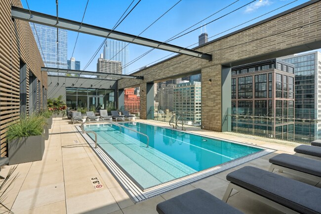 Photo - 160 N Desplaines St