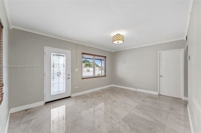 Photo - 810 E 9th Pl Unidad A