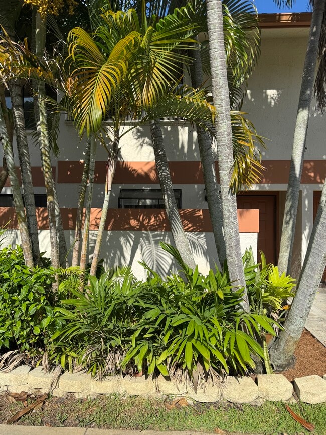 Building Photo - 4403 SW 70th Terrace Rental