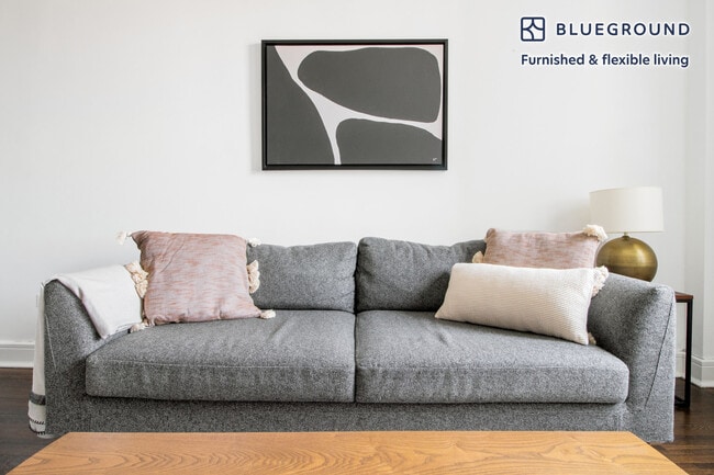 Photo - 210 W 70th St Unidad FL15-ID137