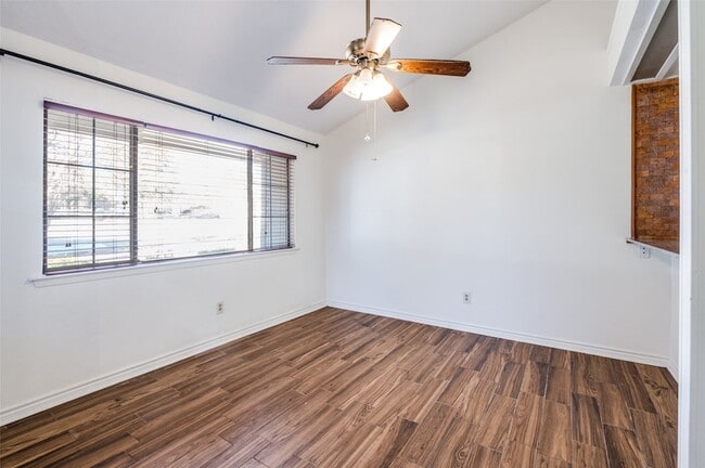 Photo - 661 Prairie Dell St