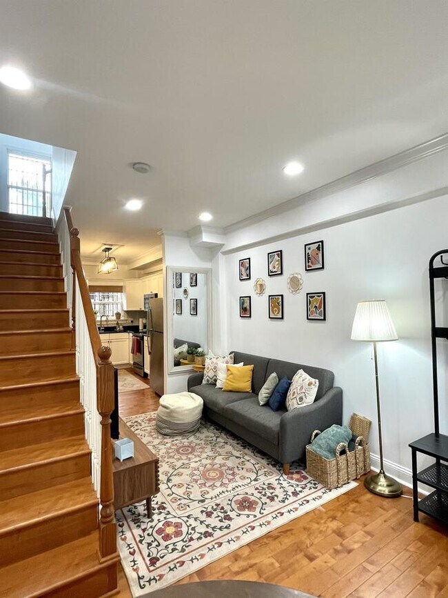 Photo - 1656 Kramer St NE