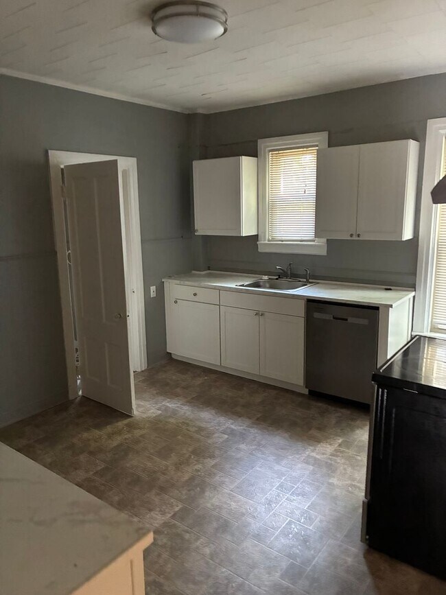 Building Photo - 84 N Main St Unit 1 Rental