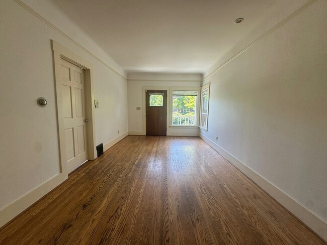 Photo - 2848 SW Adams St