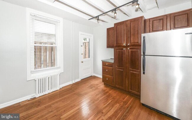 Photo - 922 League St