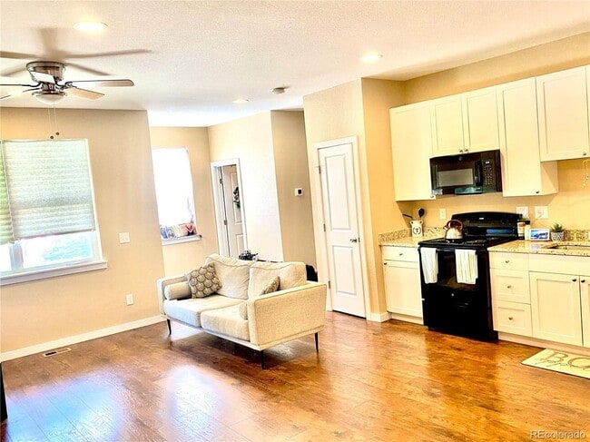 Photo - 283 S 4th Ct