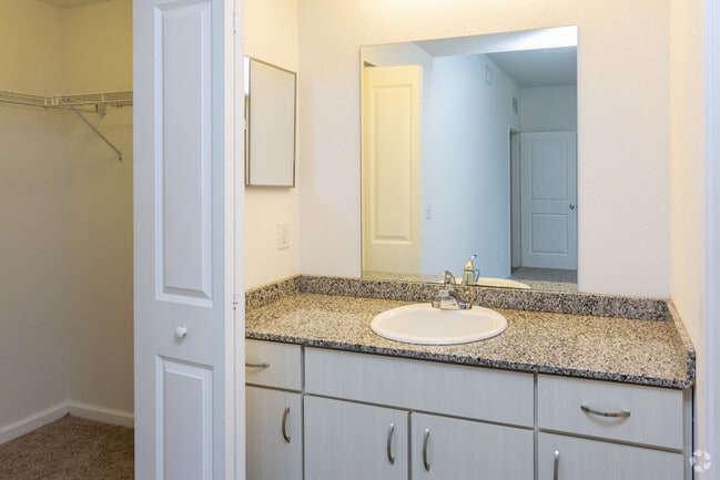 1BD, 1BA - 822 SF