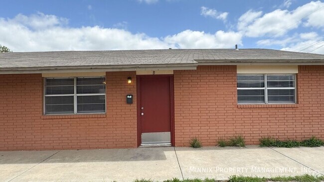 Building Photo - 2219 W 19th Rental