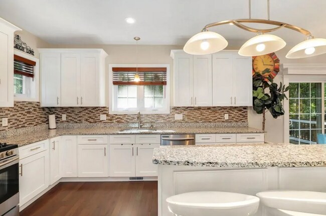 Photo - 22 Beacon St