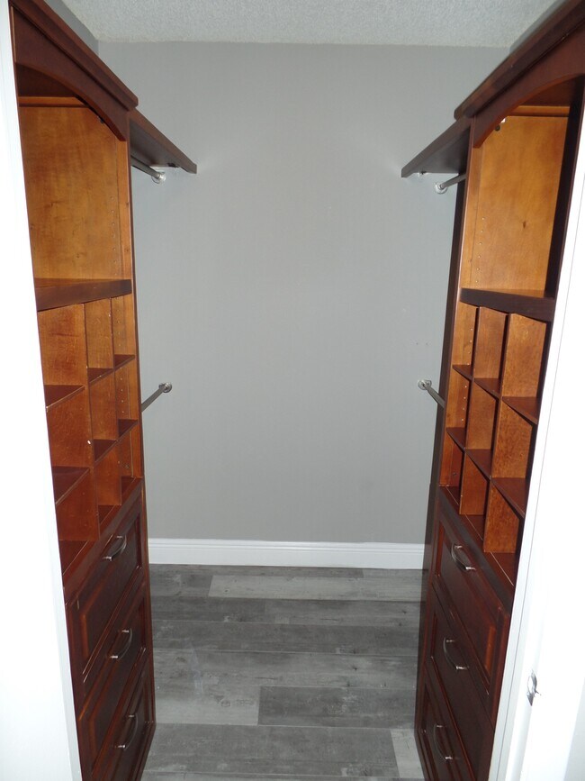 Photo - 5612 Rock Island Rd