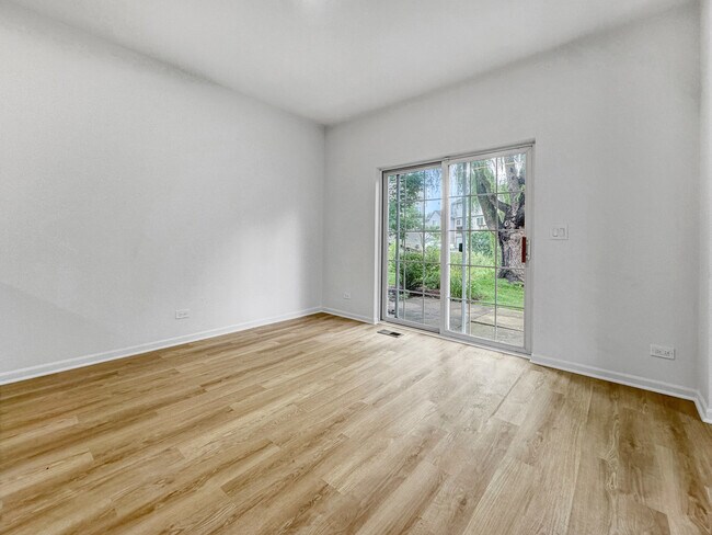 Photo - 1089 Ellsworth Dr