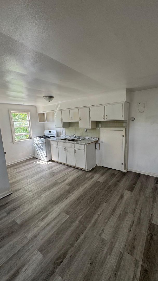Photo - 3542 W 119th St Unidad Up