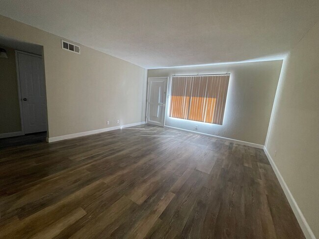 Photo - Wonderful Gated Downstairs Apartment Unidad 110