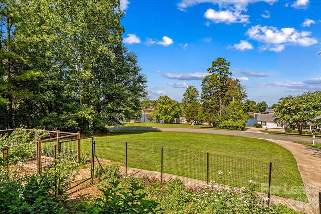 Photo - 5020 Fox Hollow Dr