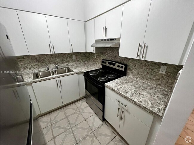 Building Photo - 2600 NW 14th St Unit 6 Rental