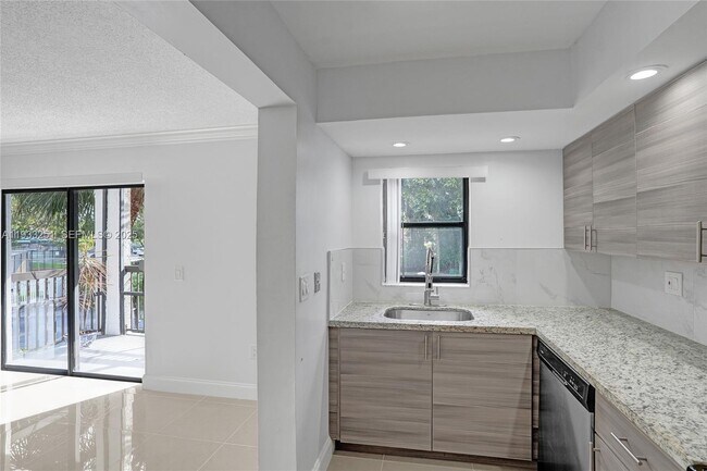 Photo - 701 NW 19th St Unidad 211