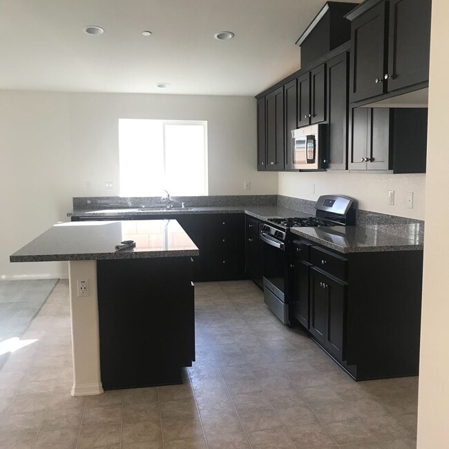Building Photo - Move in Ready Rental