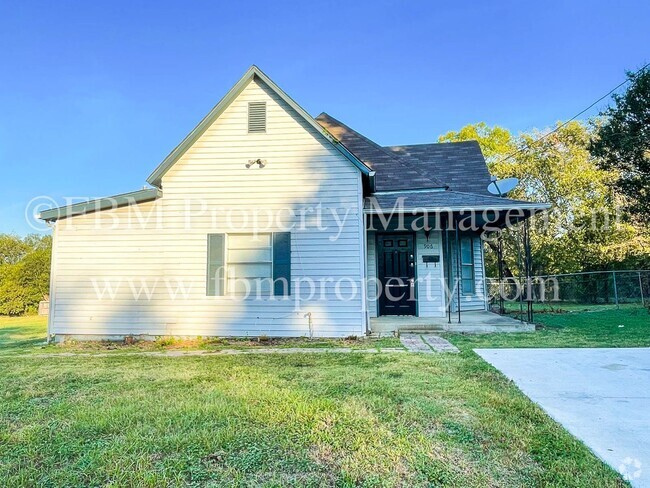 Building Photo - Beautiful 3 Bedroom, 2 Bathroom Home in En...